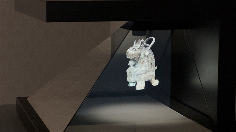 泉屋博古館東京 3Dホログラム展示